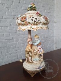 Старинная фарфоровая лампа Capodimonte код. BE4097619