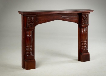 Старинный резной портал для камина с опорами, декорированными утолщениями и каннелюрами код.&nbsp;RM4119901