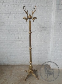 Старинная напольная вешалка из бронзы с рельефным декором код.&nbsp;BE4166376