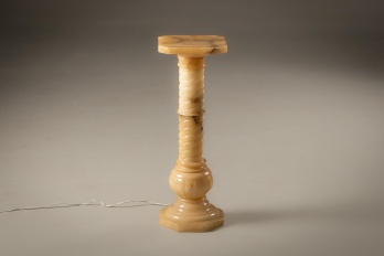 Старинная колонна из оникса код. RM4101550