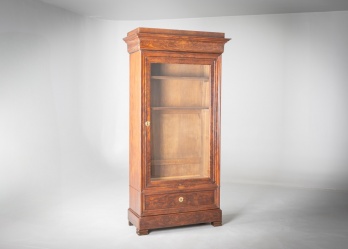 Антикварная витрина в стиле Луи-Филиппа код. RM4165816