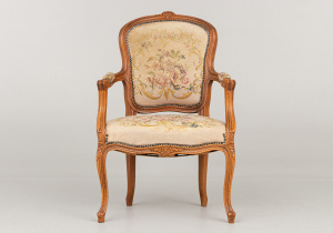 картинка Старинное кресло салоне старинных вещей "Шебби" являющийся официальным дистрибьютором в России и Беларуси