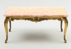 картинка Старинный столик салоне старинных вещей "Шебби" являющийся официальным дистрибьютором в России и Беларуси