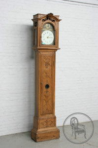 картинка Антикварные напольные часы в корпусе из светлого дуба салоне старинных вещей "Шебби" являющийся официальным дистрибьютором в России и Беларуси