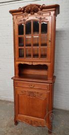 Антикварный буфет с фронтоном в виде вазона с цветами код. BE106984