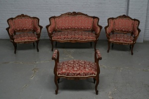 картинка Антикварный набор для гостиной с флоральной резьбой салоне старинных вещей "Шебби" являющийся официальным дистрибьютором в России и Беларуси