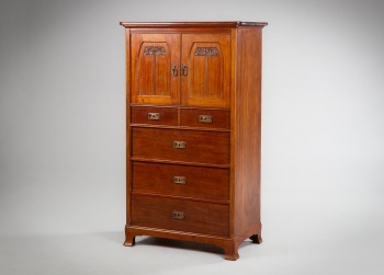 Старинный высокий комод с распашными дверцами и выдвижными ящиками код.&nbsp;RM4134279