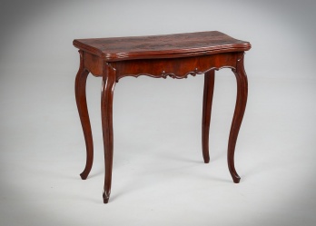 Старинный игровой столик из красного дерева код. RM4155375