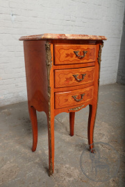 Старинная тумбочка код. BE64365