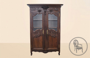 картинка Антикварный посудный шкаф салоне старинных вещей "Шебби" являющийся официальным дистрибьютором в России и Беларуси