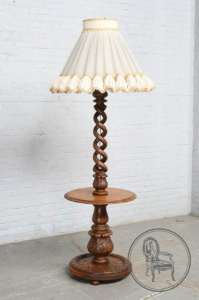 картинка Антикварный торшер салоне старинных вещей "Шебби" являющийся официальным дистрибьютором в России и Беларуси