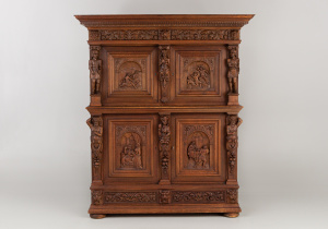 картинка Антикварный буфет салоне старинных вещей "Шебби" являющийся официальным дистрибьютором в России и Беларуси