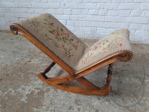 картинка Антикварное кресло-качалка салоне старинных вещей "Шебби" являющийся официальным дистрибьютором в России и Беларуси