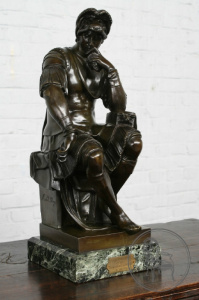 картинка Антикварная статуэтка салоне старинных вещей "Шебби" являющийся официальным дистрибьютором в России и Беларуси