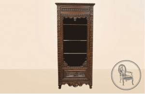 картинка Антикварная бретонская витрина салоне старинных вещей "Шебби" являющийся официальным дистрибьютором в России и Беларуси