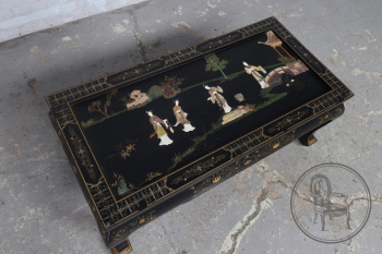 Старинный столик в ориентальном стиле с росписью и инкрустацией камнями код. BE9119