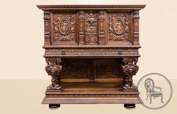 Антикварный поставец с выразительной объемной резьбой код. VS0869