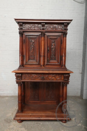 Антикварный ореховый поставец середины XIX века с резьбой на античный сюжет код. BE107145