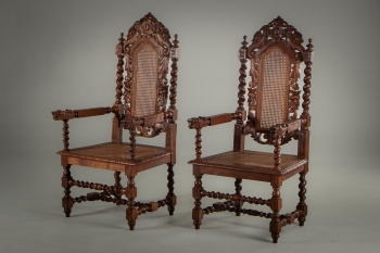 Пара антикварных резных кресел с ротангом код. RM4108443