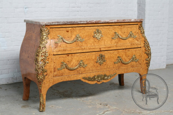 Антикварный комод из ореха, декорированный бронзой и мрамором код. BE4096783