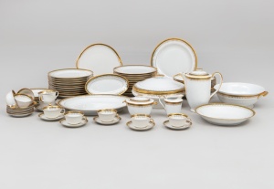 картинка Старинный сервиз Limoges с золотой расписной каймой салоне старинных вещей "Шебби" являющийся официальным дистрибьютором в России и Беларуси