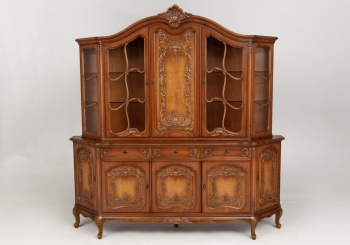 Старинный посудный шкаф с резной короной код. RM4100011