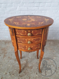 Старинный комод из красного дерева с применением техники маркетри код. BE3259428