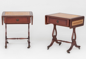 Пара старинных столиков для рукоделия из красного дерева код. RM4100961