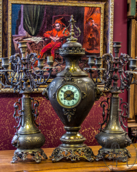 Антикварные бронзовые часы с канделябрами код. BOL609