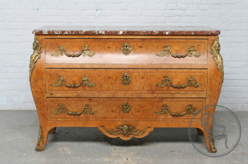 Антикварный комод из ореха с бронзовыми элементами код. BE3259390