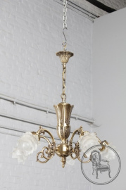 Старинная бронзовая люстра со стеклянными плафонами в форме цветов код. BE6418