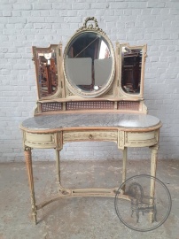 Антикварный косметический столик с зеркалом в стиле Людовика XVI код. BE4156741