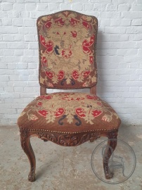 Антикварный ореховый стул с обивкой из гобелена код. BE4124385