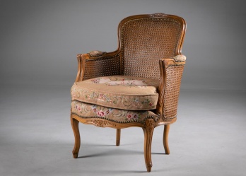 Старинное кресло-бержер с каркасом из бука и ротангом код. RM4165635