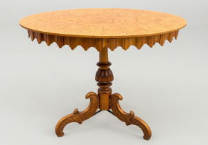 картинка Старинный кофейный столик салоне старинных вещей "Шебби" являющийся официальным дистрибьютором в России и Беларуси