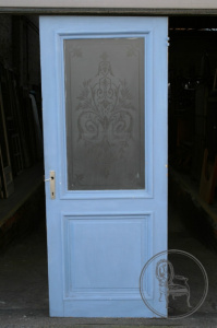 картинка Антикварная дверь салоне старинных вещей "Шебби" являющийся официальным дистрибьютором в России и Беларуси