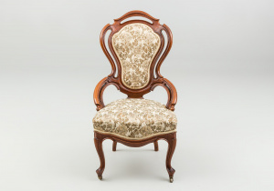 картинка Старинное кресло салоне старинных вещей "Шебби" являющийся официальным дистрибьютором в России и Беларуси