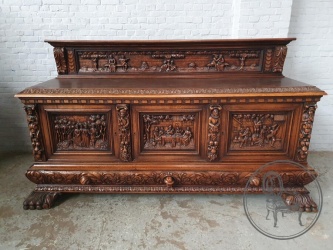 Антикварный комод с глубокой сюжетной резьбой код. BE4141740