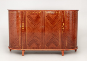 картинка Старинный комод салоне старинных вещей "Шебби" являющийся официальным дистрибьютором в России и Беларуси