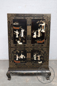 картинка Антикварный комод салоне старинных вещей "Шебби" являющийся официальным дистрибьютором в России и Беларуси