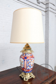 Старинная настольная лампа из бронзы и фарфора с ручной росписью код. BE10442