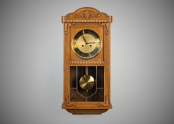 Антикварные настенные часы с маятником код. RM4166016