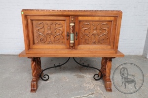 картинка Старинный дубовый бар салоне старинных вещей "Шебби" являющийся официальным дистрибьютором в России и Беларуси