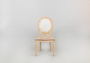 картинка Cтаринный стул салоне старинных вещей "Шебби" являющийся официальным дистрибьютором в России и Беларуси