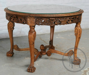 картинка Старинный столик салоне старинных вещей "Шебби" являющийся официальным дистрибьютором в России и Беларуси