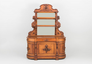 картинка Антикварный комод салоне старинных вещей "Шебби" являющийся официальным дистрибьютором в России и Беларуси