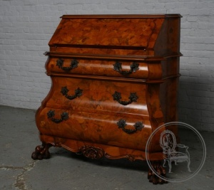 картинка Старинный секретер салоне старинных вещей "Шебби" являющийся официальным дистрибьютором в России и Беларуси