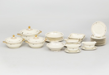 Старинный сервиз из фарфора цвета слоновой кости с позолотой код. RM4101391