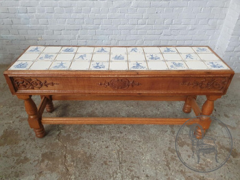 Антикварный столик со столешницей, декорированной плиткой код. BE107128