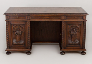 картинка Старинный письменный стол салоне старинных вещей "Шебби" являющийся официальным дистрибьютором в России и Беларуси